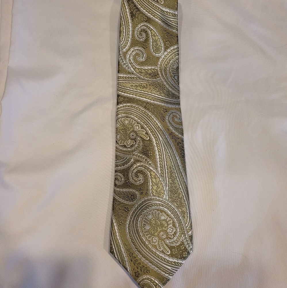 Countess Mara neck tie